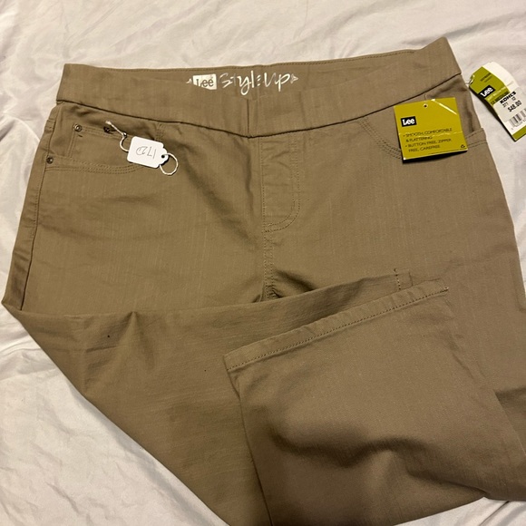 NWT Lee denim jeans. Size 12. - Picture 3 of 8